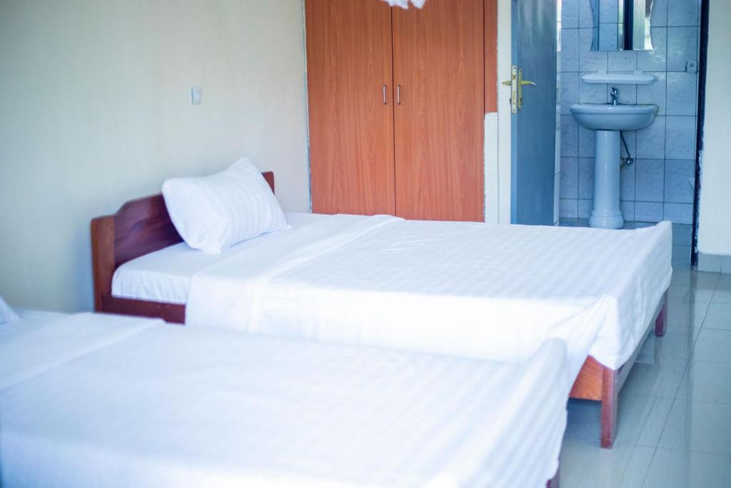 Готель Centre Saint Paul Kigali Ltd Екстер'єр фото
